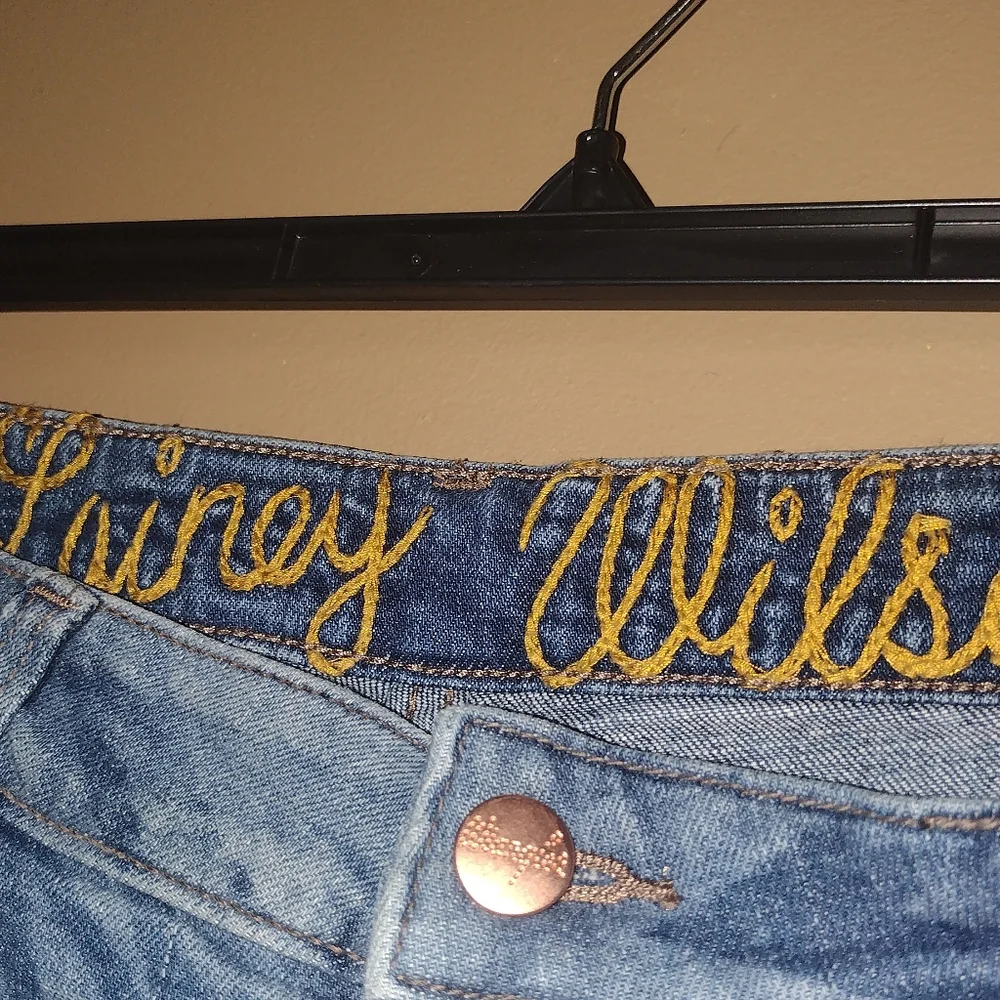 Lainey Wilson Bell Bottom Women Jeans 32"x32" - Picture 3 of 6